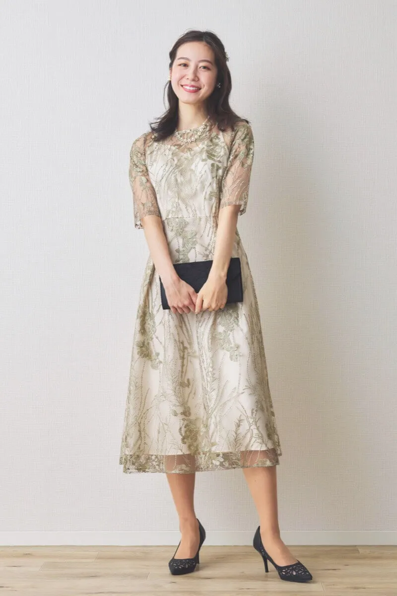 グリーンのエンブロイダリーチュールドレス