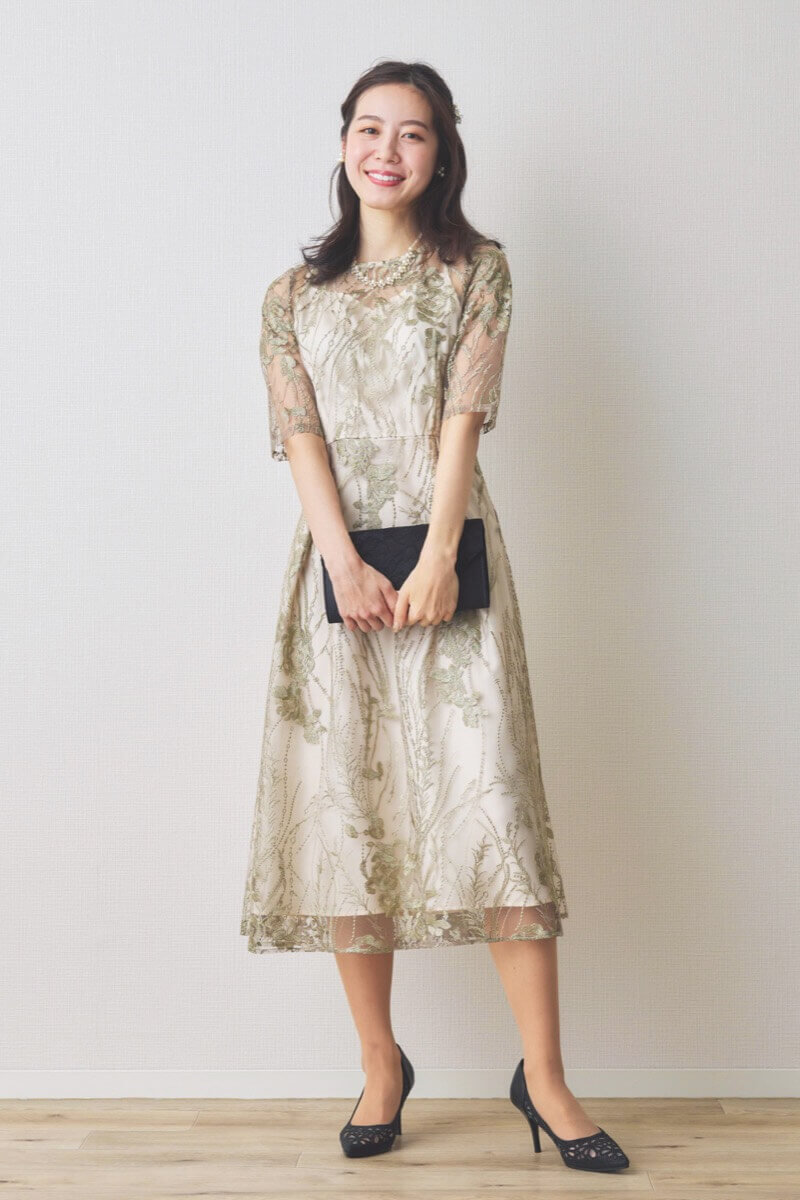 グリーンのエンブロイダリーチュールドレス