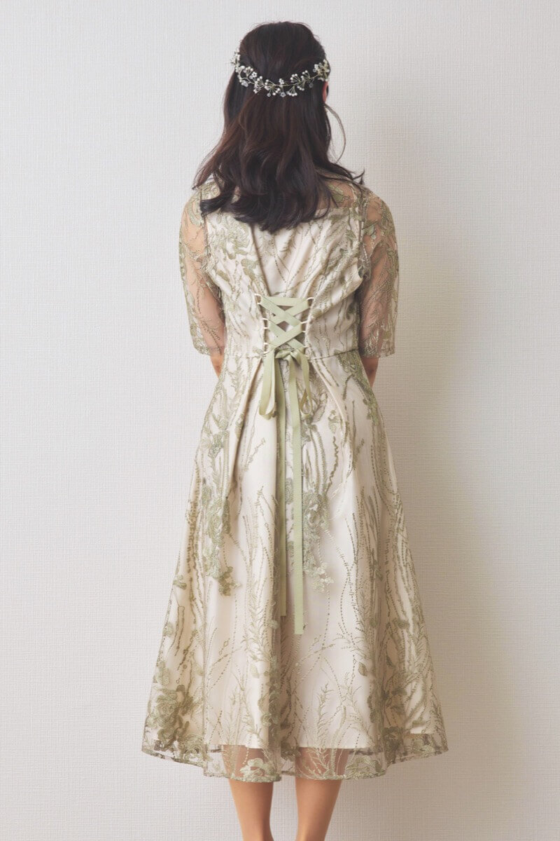 グリーンのエンブロイダリーチュールドレス
