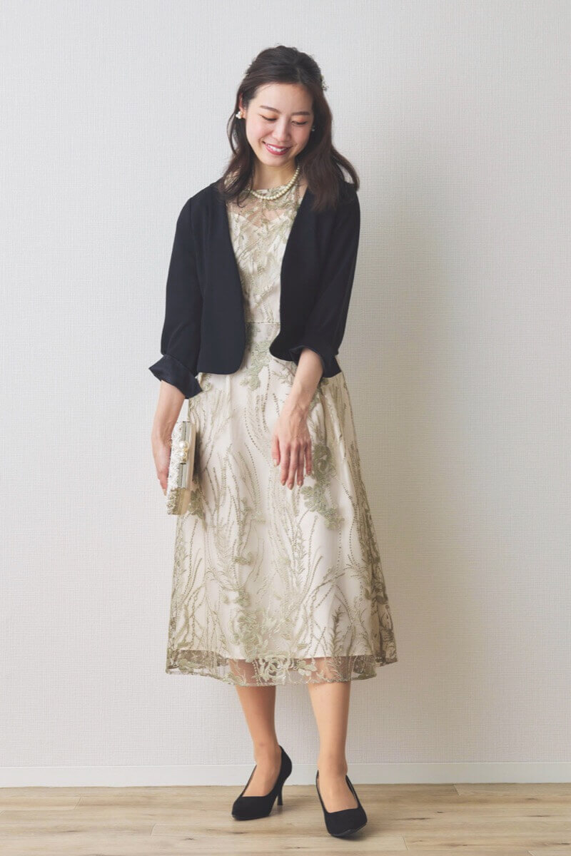 グリーンのエンブロイダリーチュールドレス