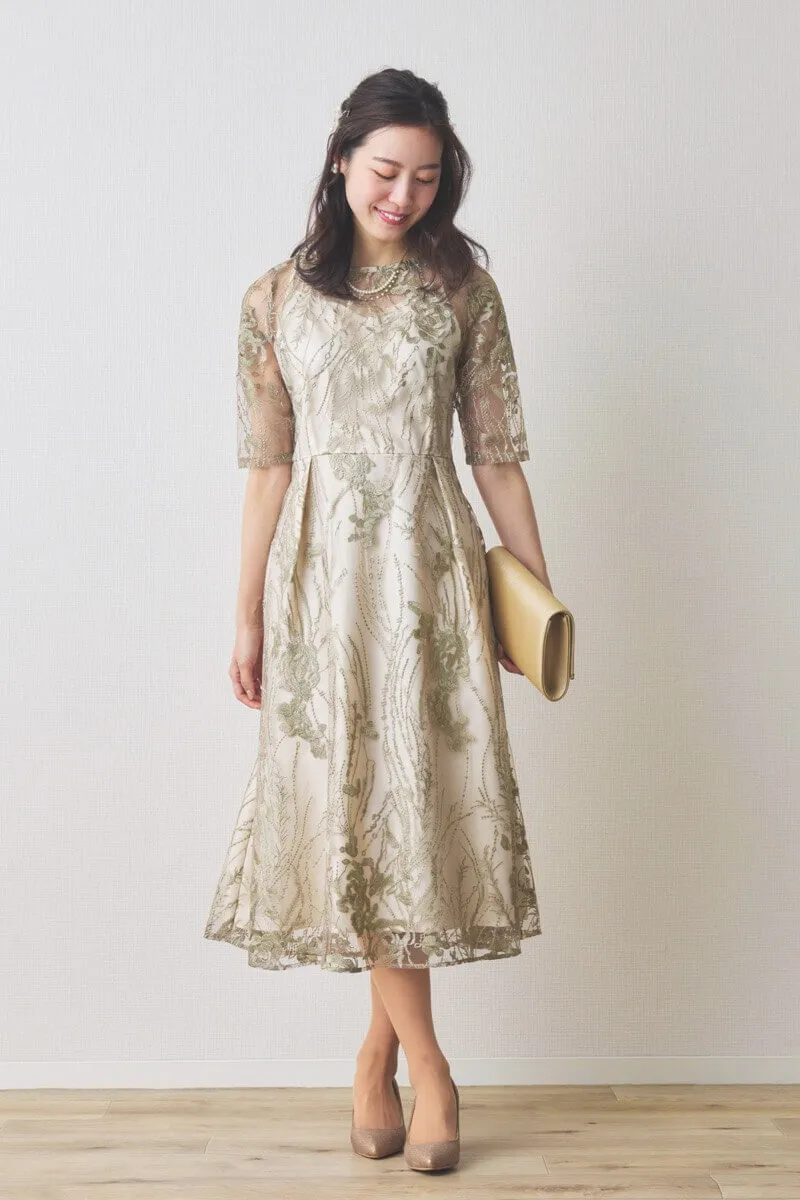 グリーンのエンブロイダリーチュールドレス