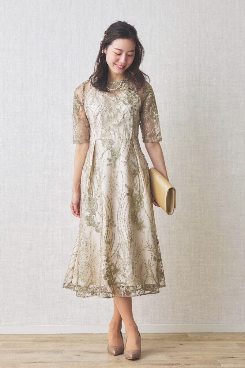 グリーンのエンブロイダリーチュールドレス