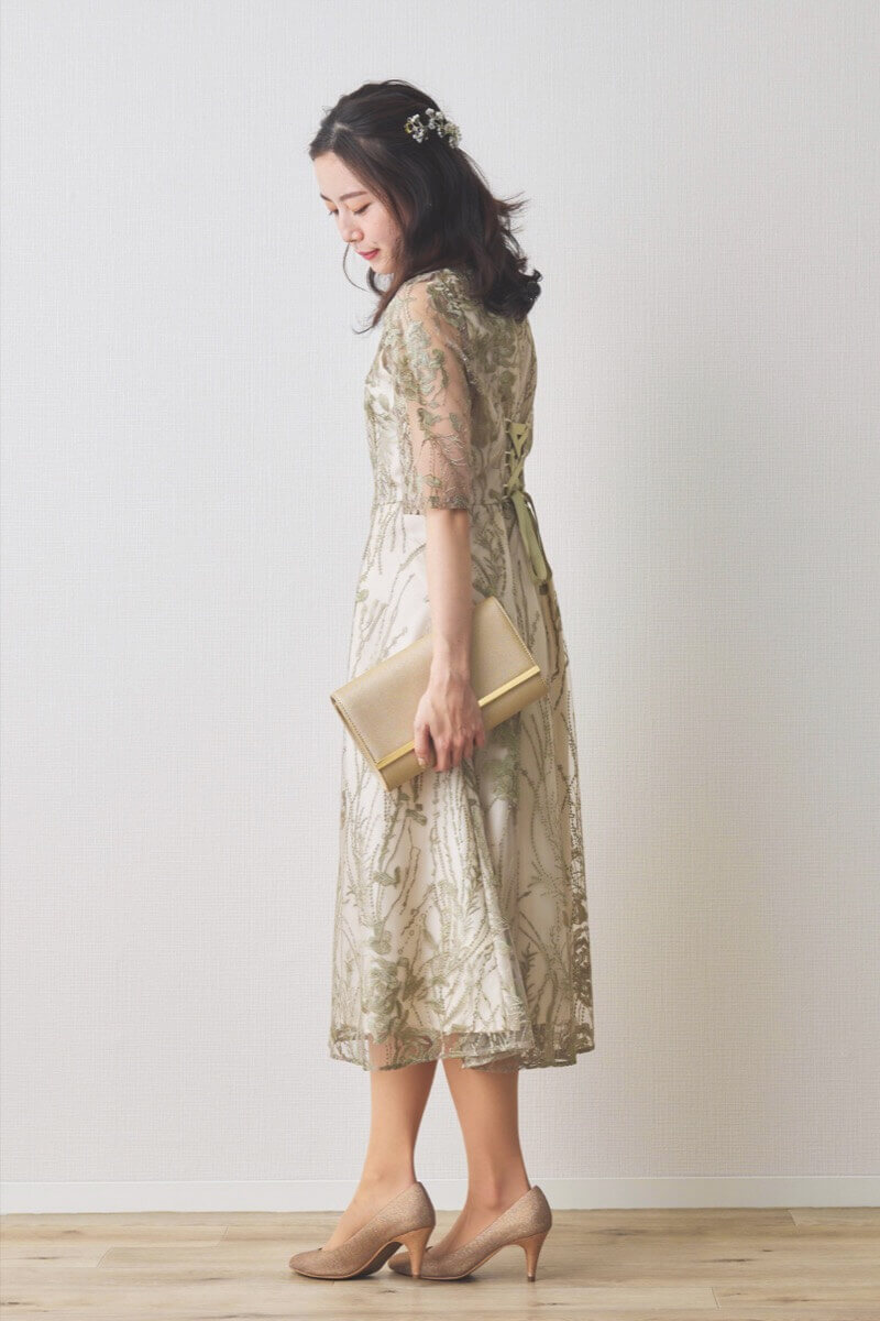 グリーンのエンブロイダリーチュールドレス
