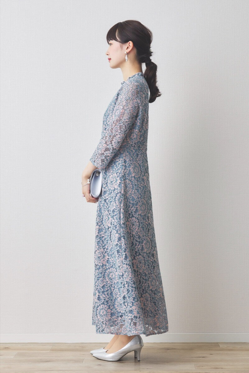 ブルーのミックスレースクラシカルドレス