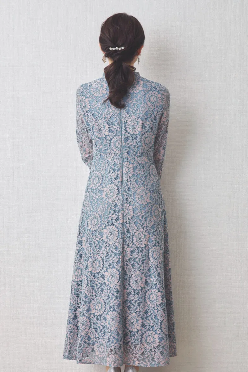 ブルーのミックスレースクラシカルドレス