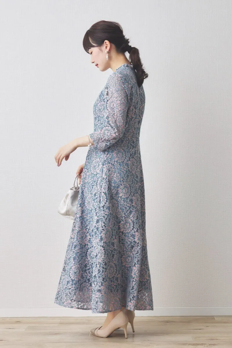 ブルーのミックスレースクラシカルドレス