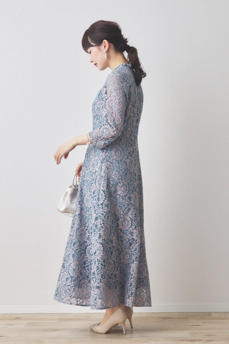 ブルーのミックスレースクラシカルドレス