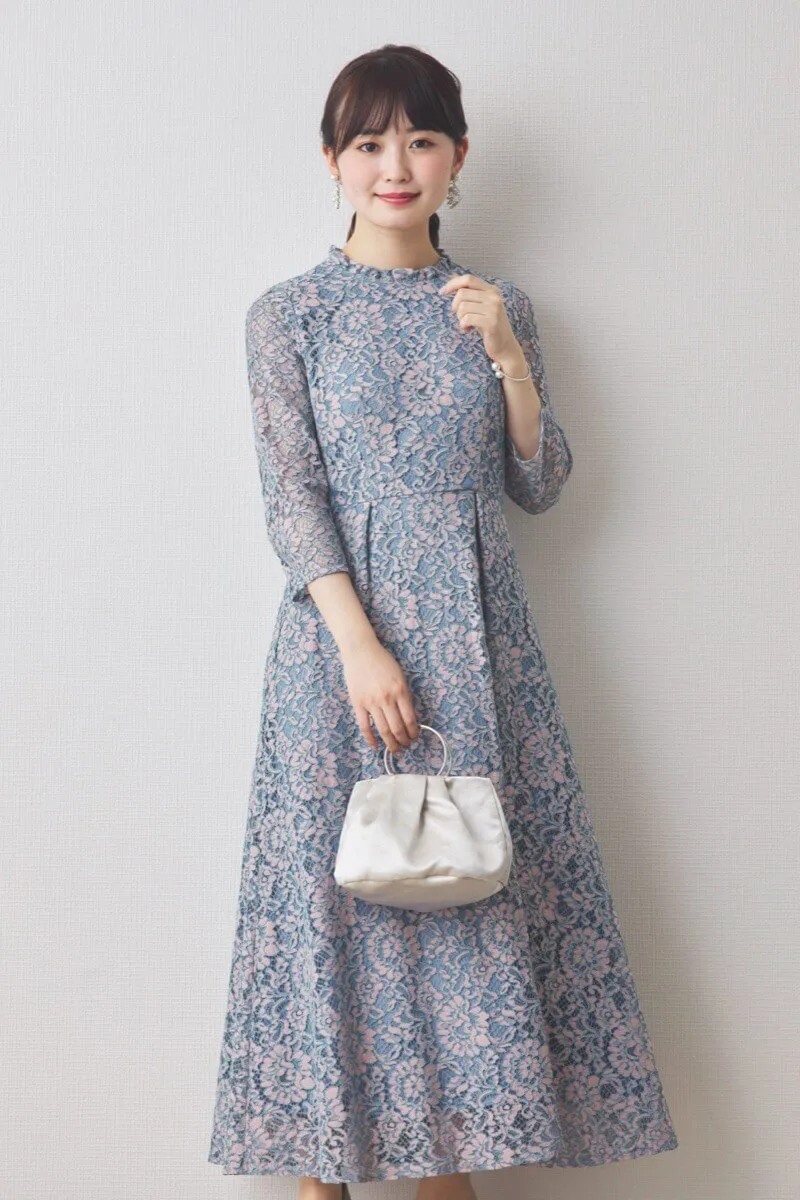 ブルーのミックスレースクラシカルドレス