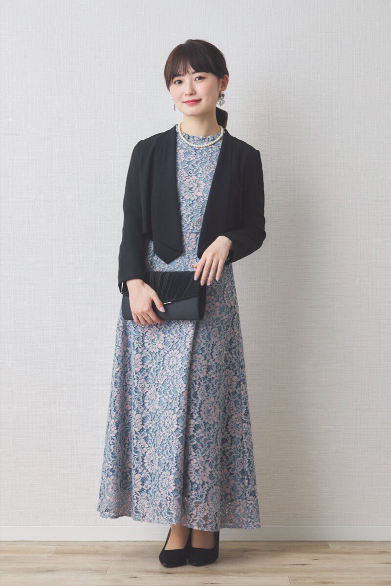 ブルーのミックスレースクラシカルドレス
