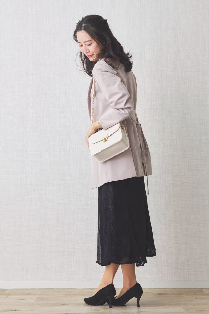 ブラックの花柄オーガンジーパフスリーブドレス