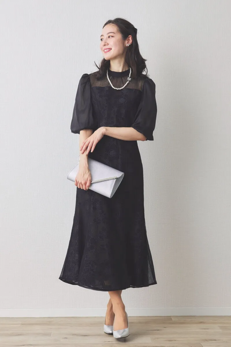 ブラックの花柄オーガンジーパフスリーブドレス