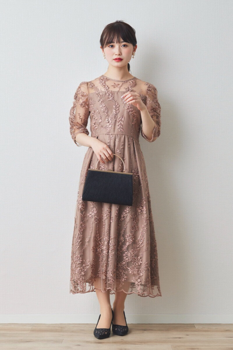 モカの花柄刺繍ミディ丈ドレス