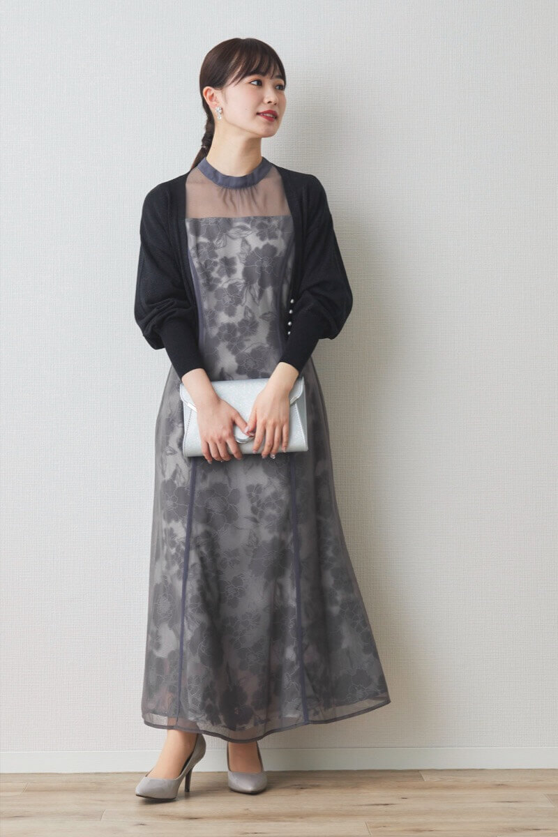 ブルーの花柄オーガンジーパフスリーブドレス