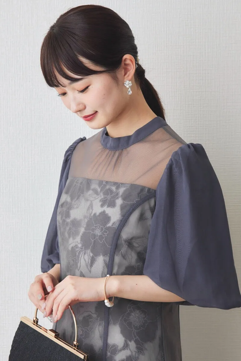 ブルーの花柄オーガンジーパフスリーブドレス