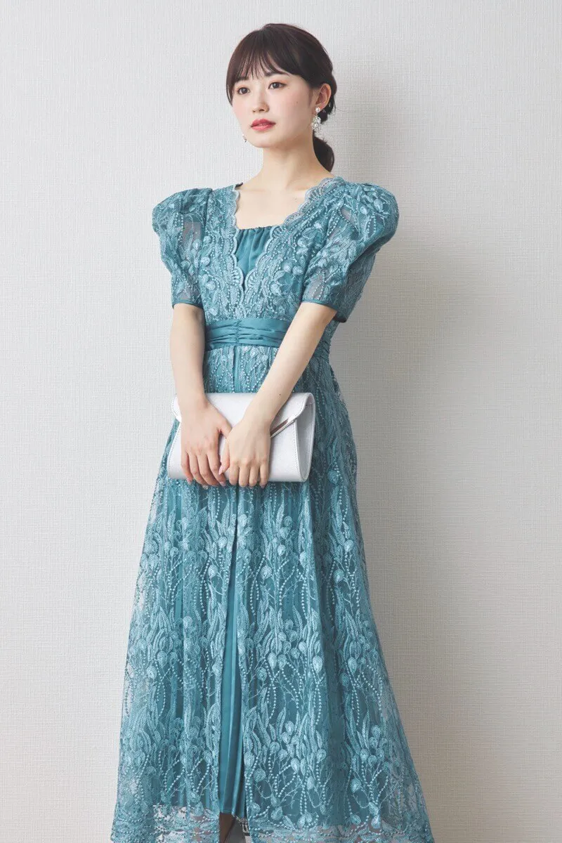 ブルーのレイヤードシャイニーグラスドレス