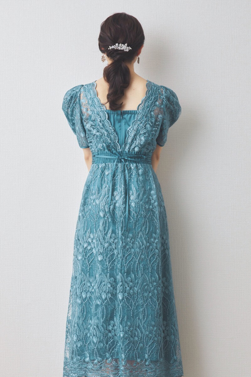 ブルーのレイヤードシャイニーグラスドレス