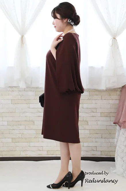 ワインレッドのケープスリーブドレス