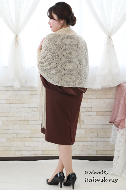 ワインレッドのケープスリーブドレス