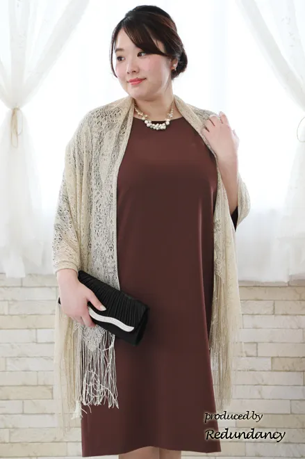 ワインレッドのケープスリーブドレス