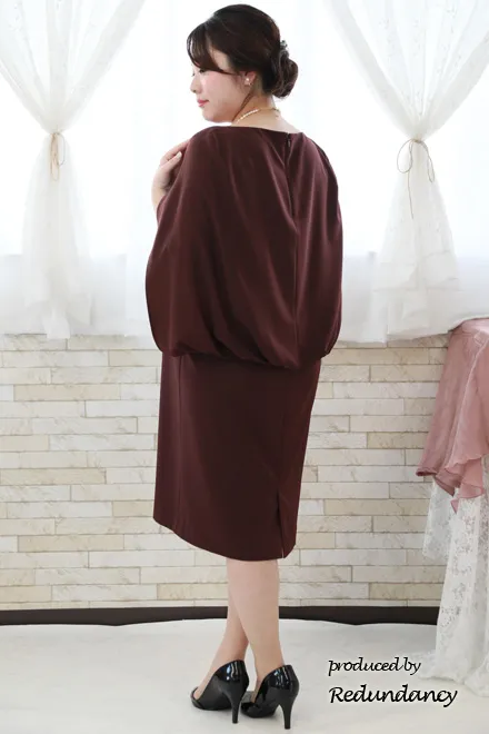 ワインレッドのケープスリーブドレス