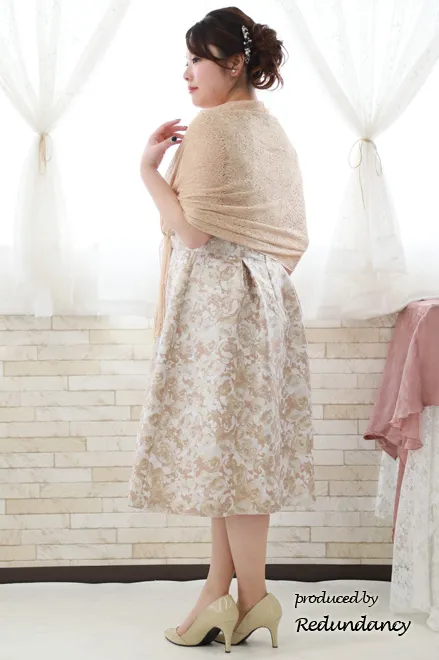 ゴールドの花柄タック入りノースリーブドレス