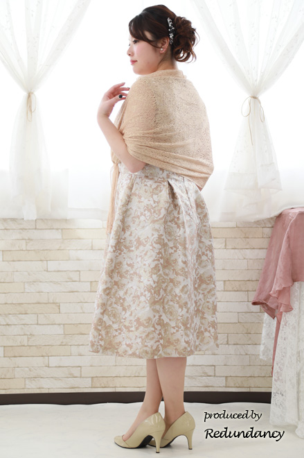 ゴールドの花柄タック入りノースリーブドレス