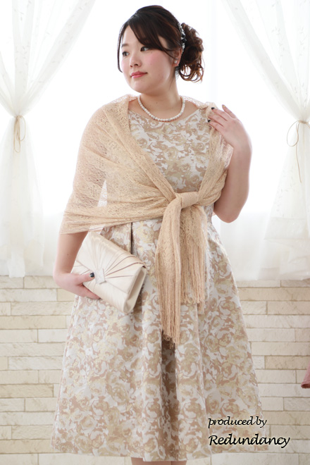 ゴールドの花柄タック入りノースリーブドレス