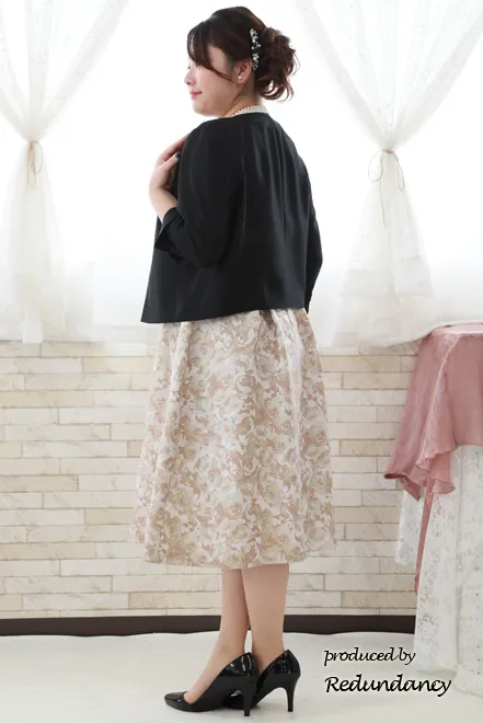 ゴールドの花柄タック入りノースリーブドレス