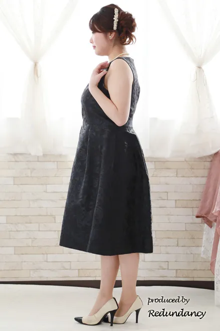 ネイビーの花柄タック入りノースリーブドレス