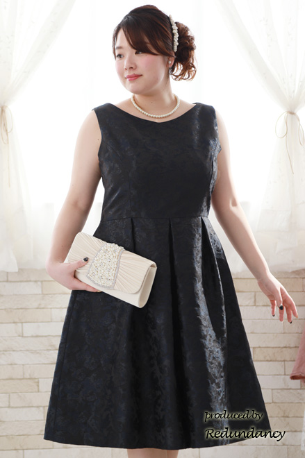 ネイビーの花柄タック入りノースリーブドレス