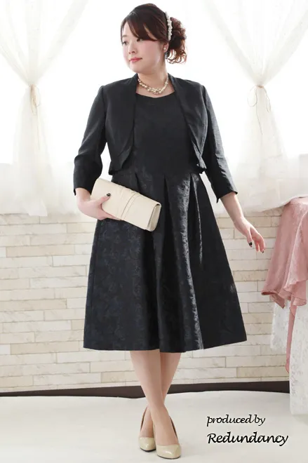 ネイビーの花柄タック入りノースリーブドレス