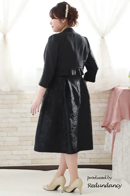 ネイビーの花柄タック入りノースリーブドレス