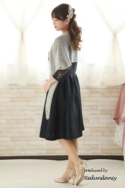 ネイビーのビスチェ風七分袖レースドレス