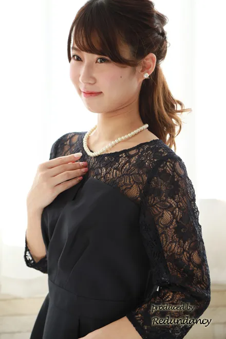 ネイビーのビスチェ風七分袖レースドレス