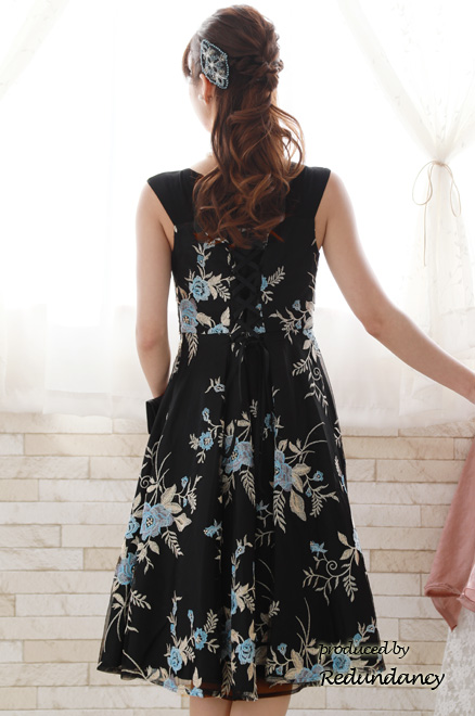 ブラックの花柄刺繍チュールドレス