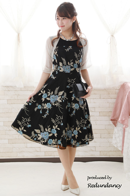 ブラックの花柄刺繍チュールドレス