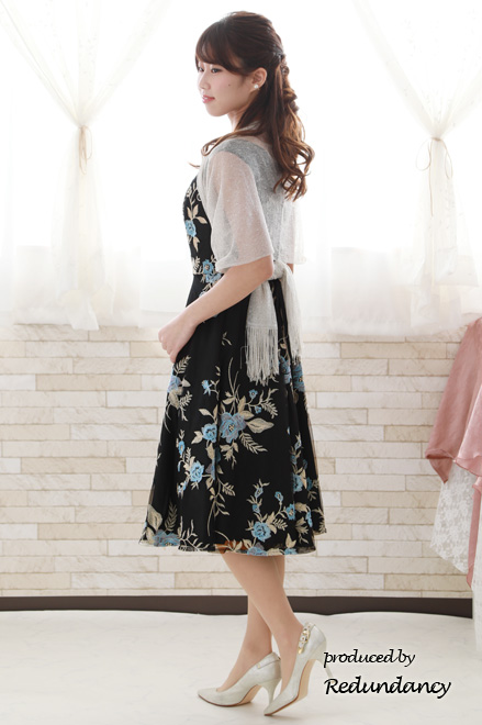 ブラックの花柄刺繍チュールドレス