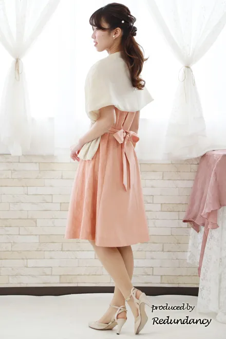 サーモンピンクのスカラップ襟レースドレス