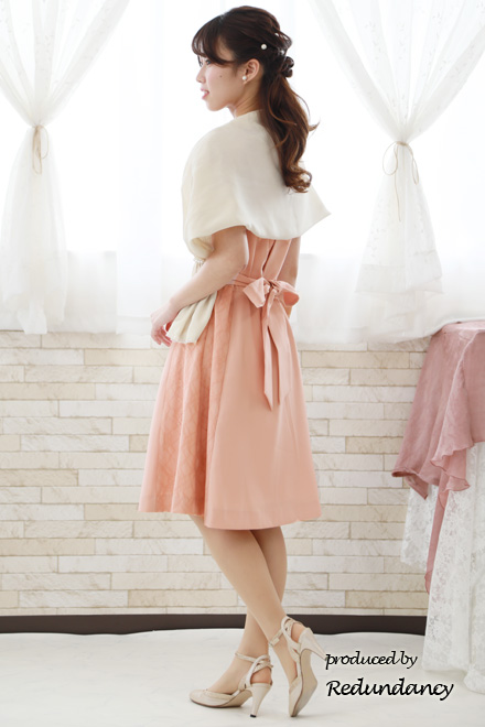 サーモンピンクのスカラップ襟レースドレス