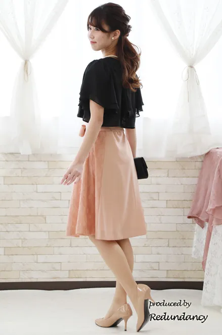 サーモンピンクのスカラップ襟レースドレス