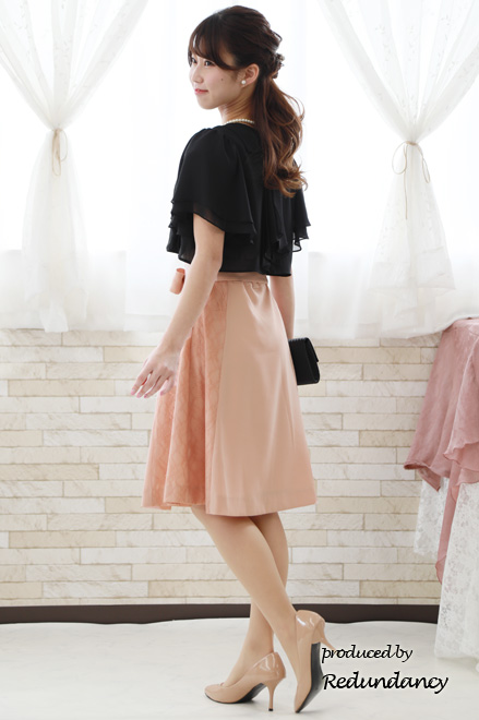 サーモンピンクのスカラップ襟レースドレス