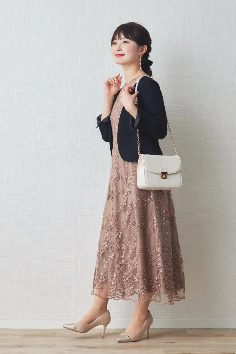 モカの花柄刺繍ミディ丈ドレス