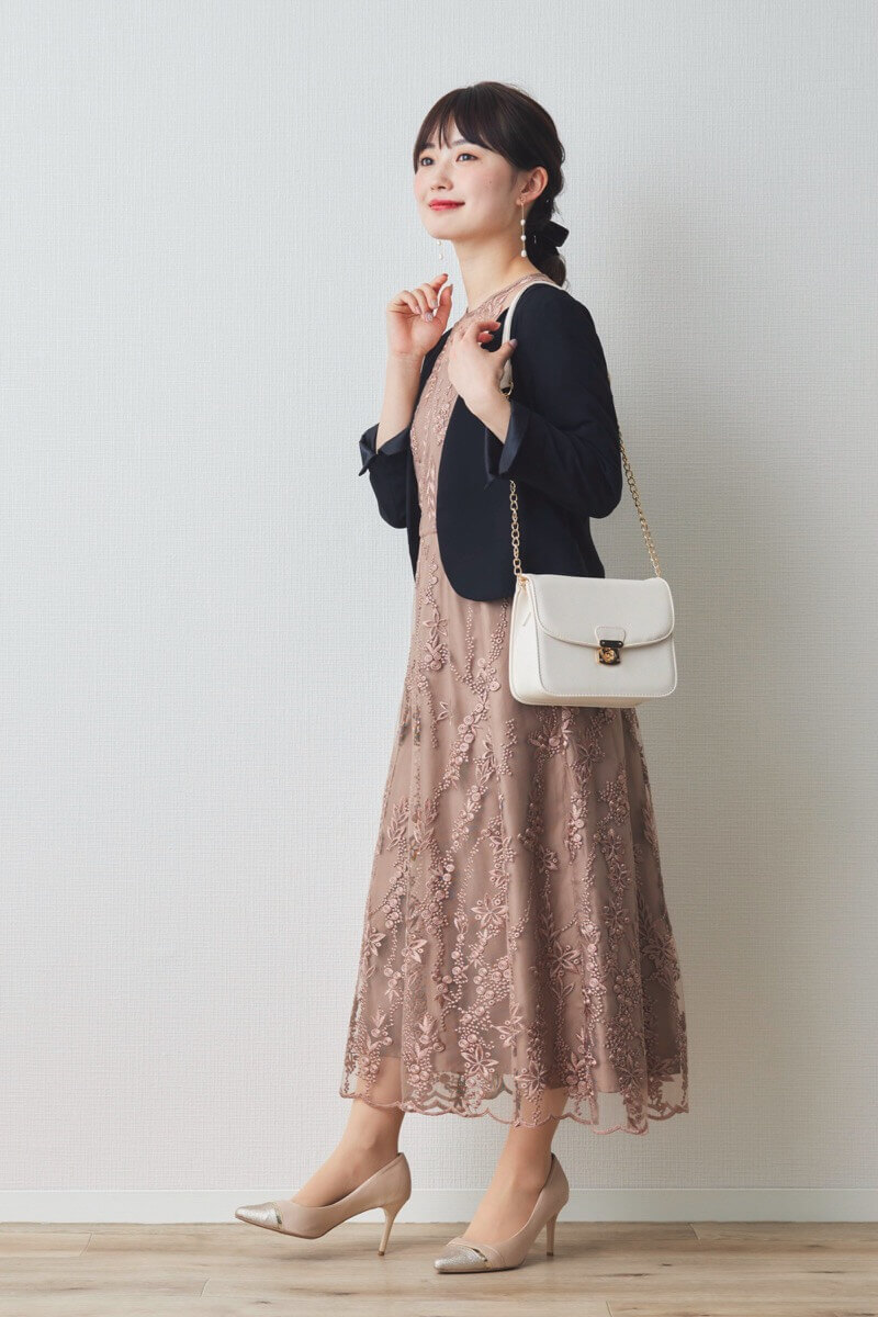 モカの花柄刺繍ミディ丈ドレス