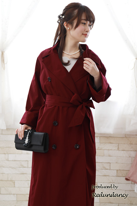 レッドのダブルボタン×リボンのクラシックロングコート