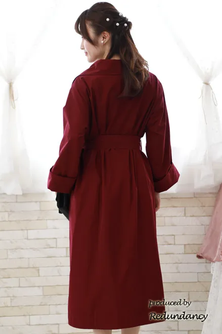 レッドのダブルボタン×リボンのクラシックロングコート
