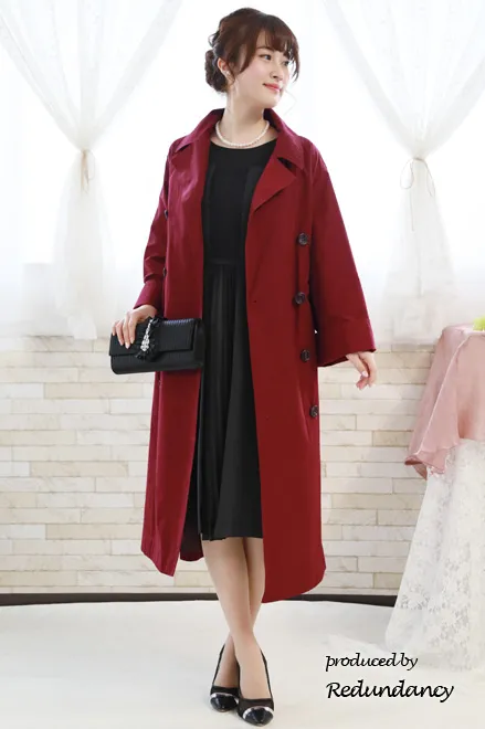 レッドのダブルボタン×リボンのクラシックロングコート