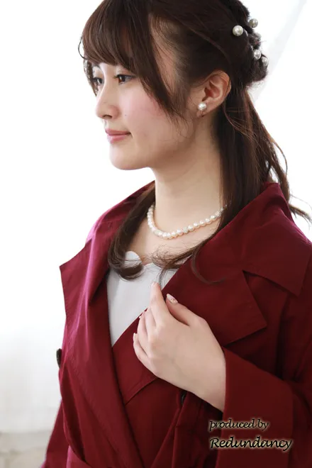 レッドのダブルボタン×リボンのクラシックロングコート