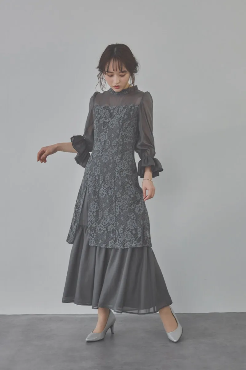 チャコールグレーのシャーリングスリーブ花柄レースドレス