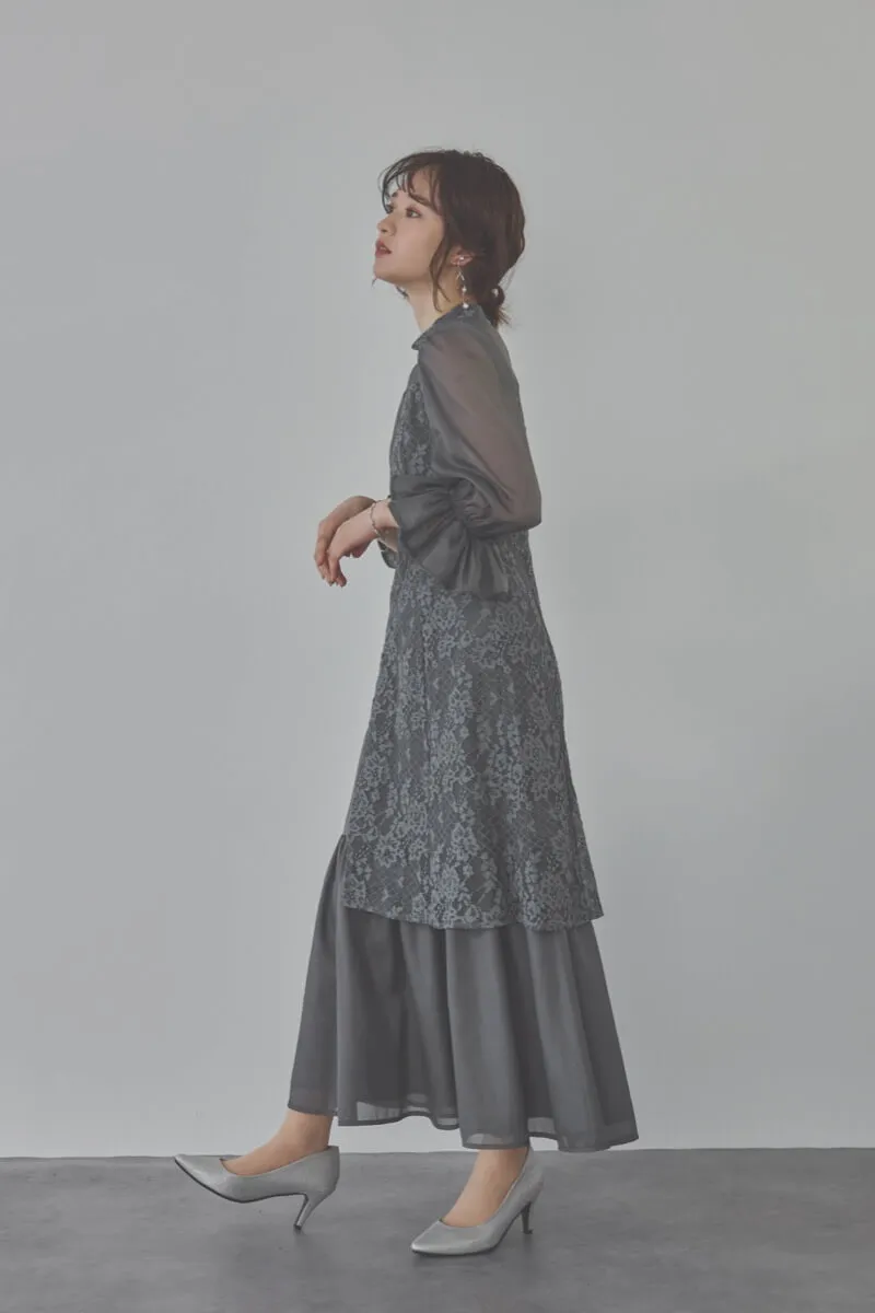 チャコールグレーのシャーリングスリーブ花柄レースドレス