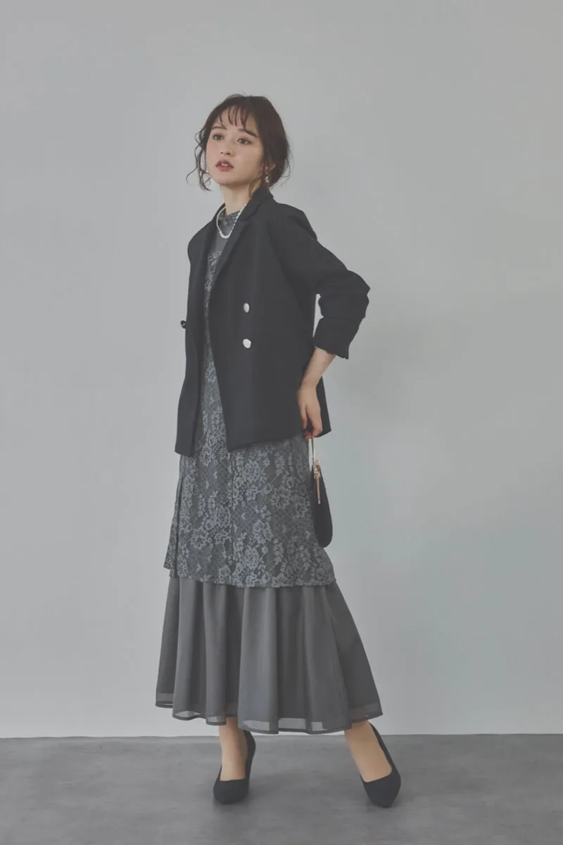 チャコールグレーのシャーリングスリーブ花柄レースドレス